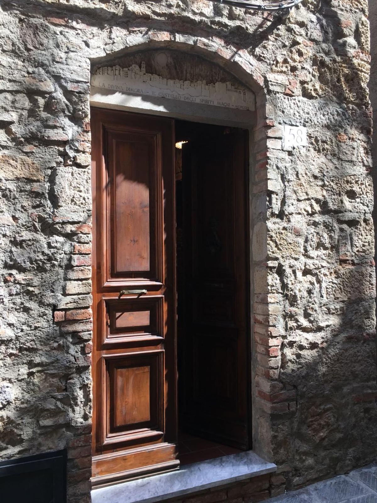 Апартаменты La Divina Dimora Il Castello Degli Spiriti Magni Montepescali Экстерьер фото